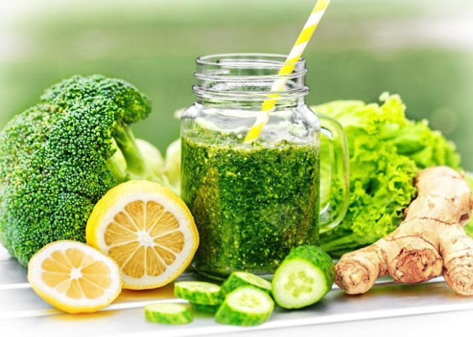 Napój przygotowany ze składników diety detox